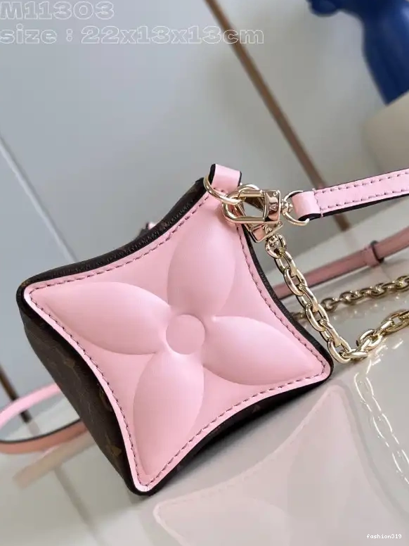 VUITTON Bloom Pouch-22.5*13*13CM LOUIS 0401